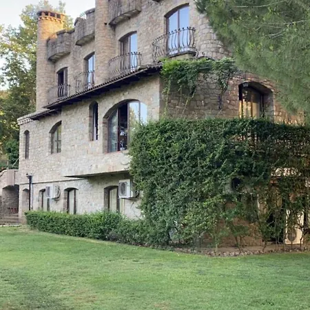 Hotel Keshtjella M&d , Ndoq