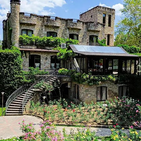 Keshtjella M&d , Ndoq ホテル