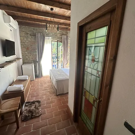 Keshtjella M&d , Ndoq Hotel 3*